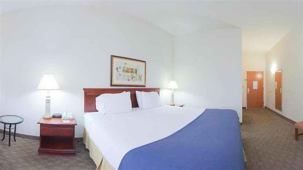 Baymont By Wyndham Bessemer Ngoại thất bức ảnh
